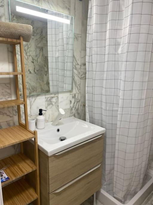 Apartment Grand Dans Avec Piscine