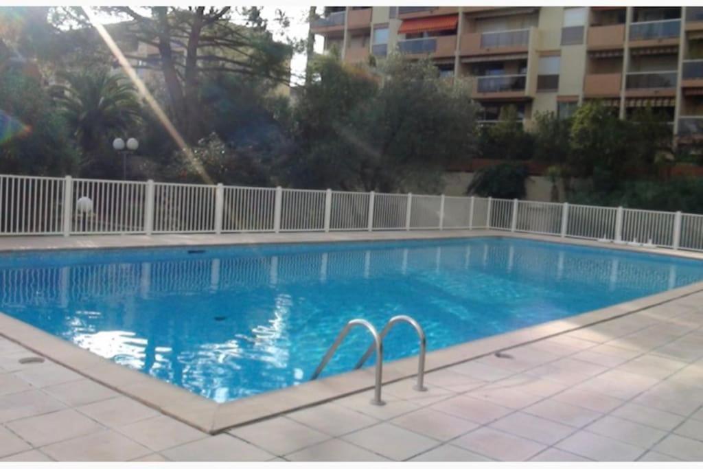 Grand Dans Avec Piscine Apartment