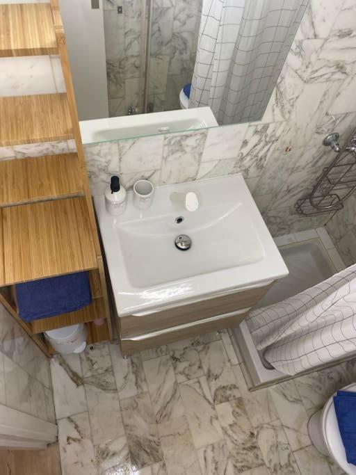 Apartment Grand Dans Avec Piscine Hyères