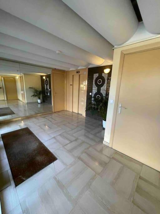 Grand Dans Avec Piscine