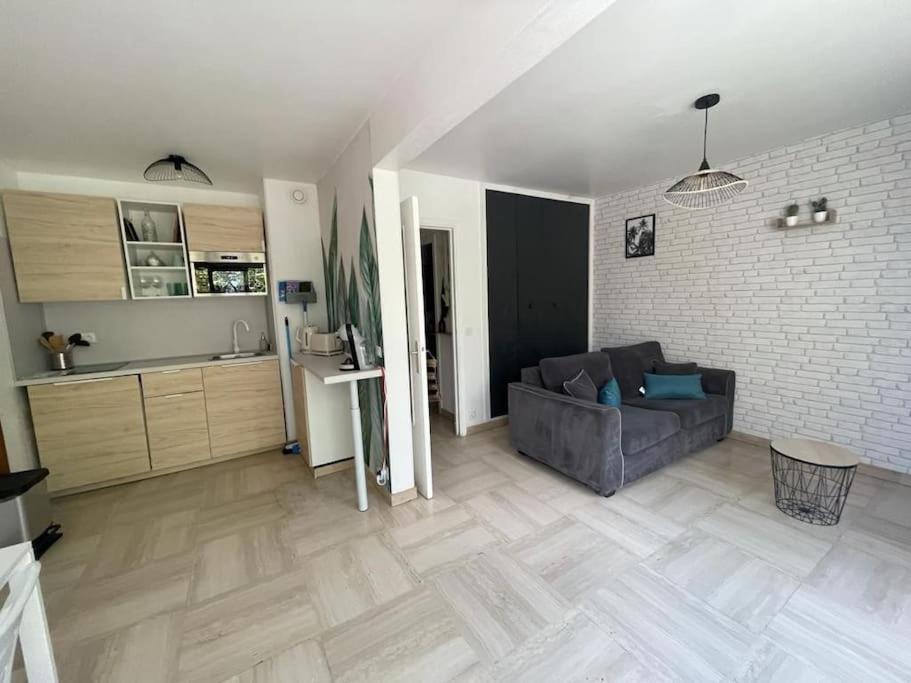 Grand Dans Avec Piscine Apartment *
