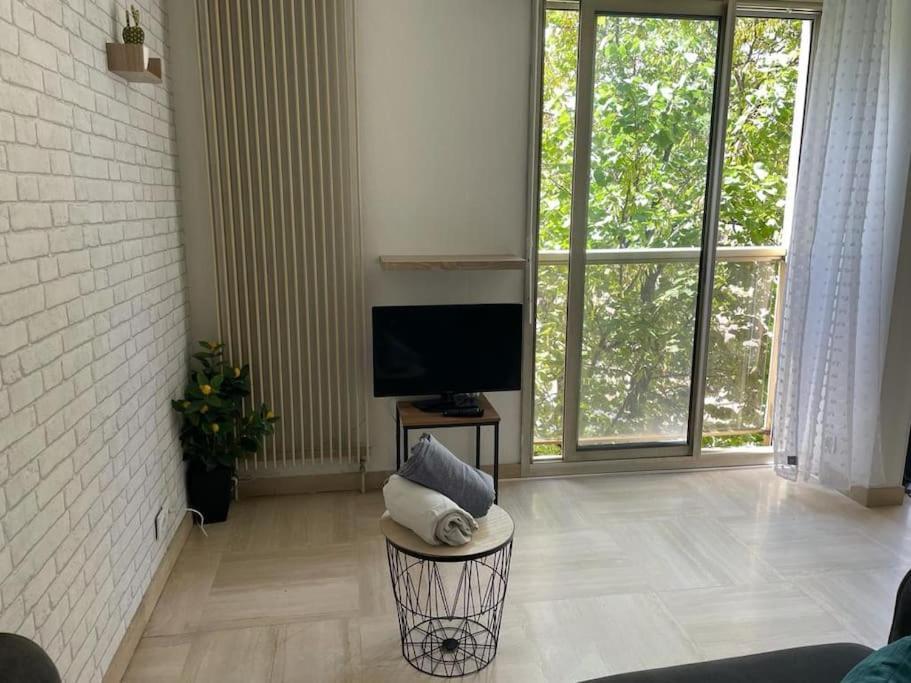 Apartment Grand Dans Avec Piscine Hyeres